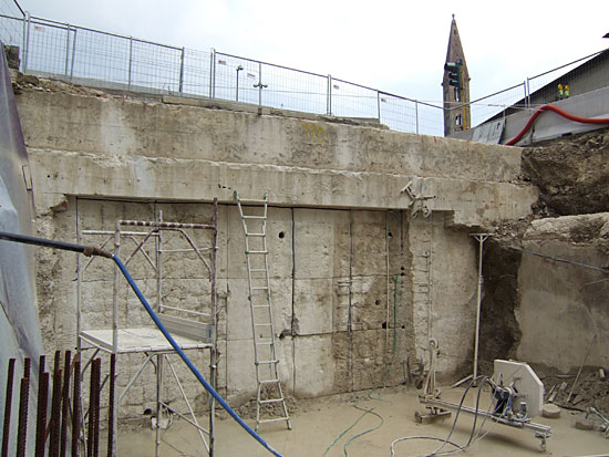 Taglio di parete in cemento armato con filo Diamantato apertura porta carrabile garage
Stazione Santa Maria Novella Firenze